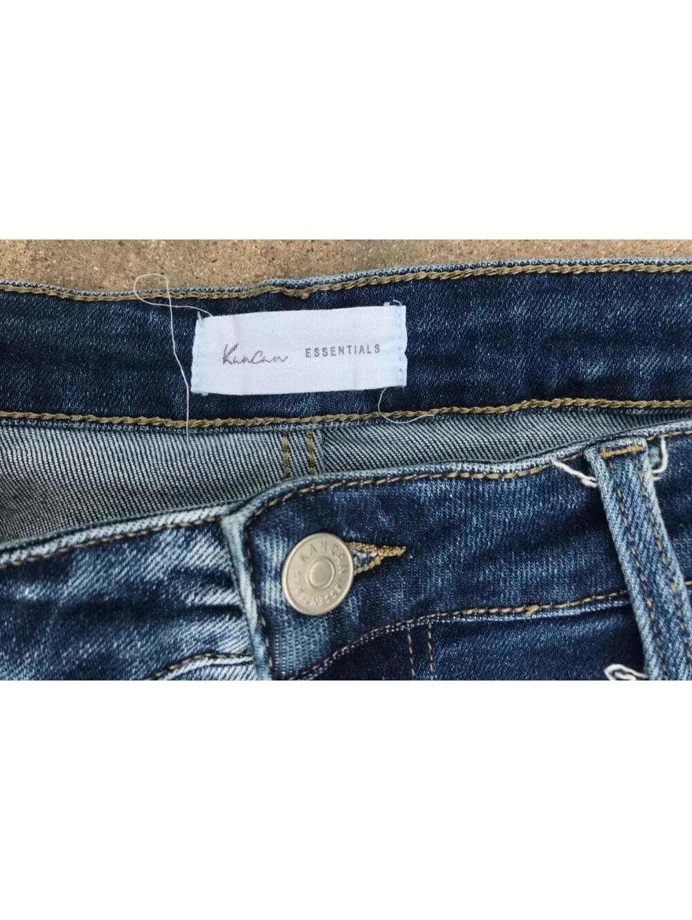 Carlin KanCan Blue Denim Jeans  15/31 Medium Wash Lite Fade on Thighs and Butt